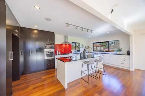 Photo of property in 13 Knightsbridge Drive, Forrest Hill, Auckland, 0620