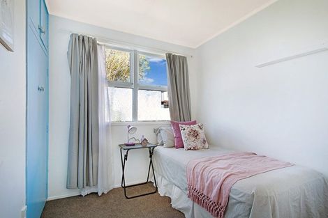 Photo of property in 33 Lincoln Park Avenue, Massey, Auckland, 0614