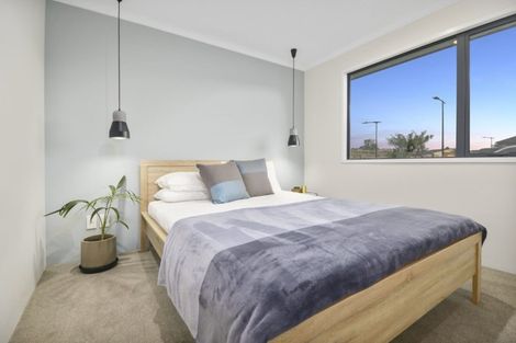 Photo of property in 3 Captain Rings Drive, Papakura, 2110