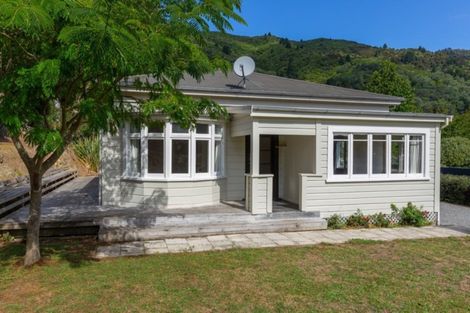 Photo of property in 59 Hampden Street, Picton, 7220