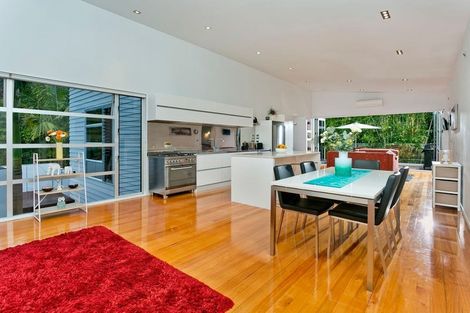 Photo of property in 16c Charmaine Road, Torbay, Auckland, 0630