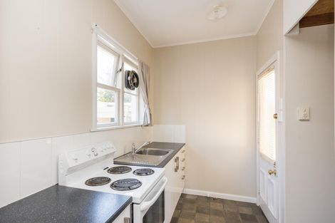 Photo of property in 15 Ihle Street, Terrace End, Palmerston North, 4410