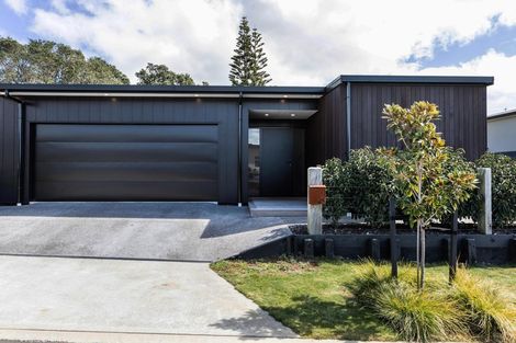 Photo of property in 25 Kotare Drive, Waiwhakaiho, New Plymouth, 4312