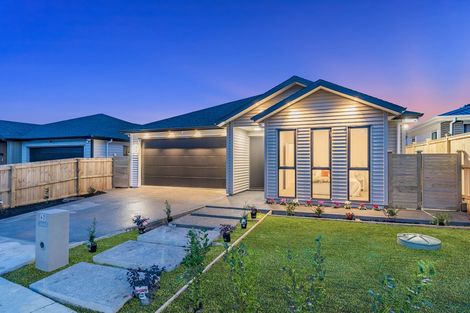 Photo of property in 43 Vinistra Road, Kumeu, 0810