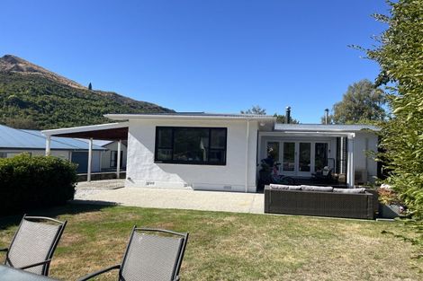 Photo of property in 2 Thames Street, Arrowtown, 9302