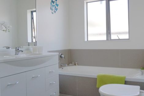 Photo of property in 25 Kotuku Crescent, Takanini, 2112