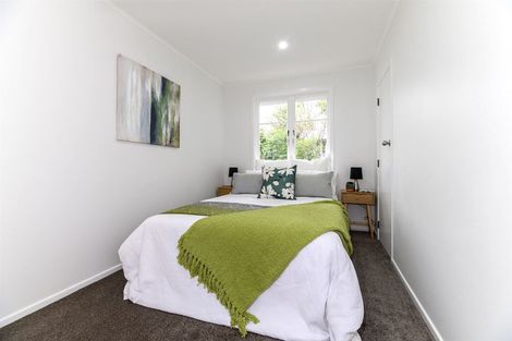 Photo of property in 30 Glen Marine Parade, Glendene, Auckland, 0602