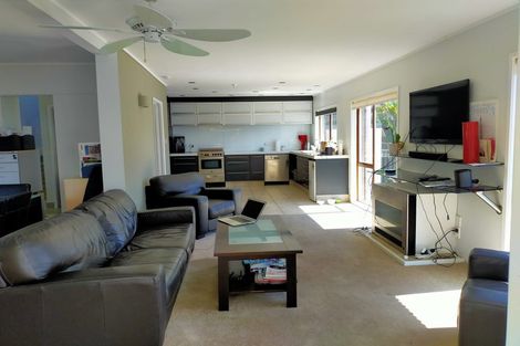 Photo of property in 63 Norwood Road, Bayswater, Auckland, 0622