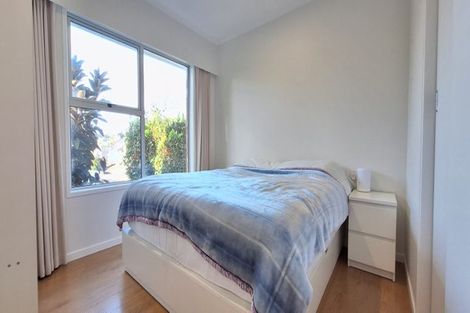 Photo of property in 2/8 Phillipa Place, Browns Bay, Auckland, 0630