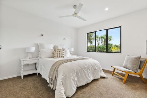 Photo of property in 6/42 Fields Parade, Oteha, Auckland, 0632