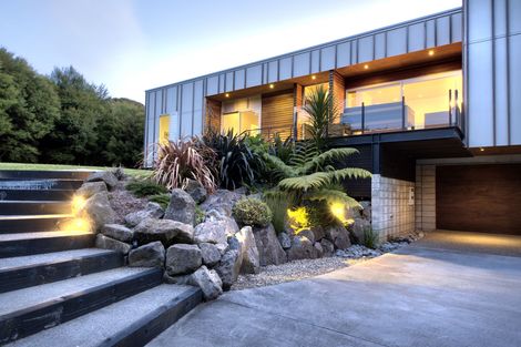 Photo of property in 27 Cochran Road, Oratia, Auckland, 0604