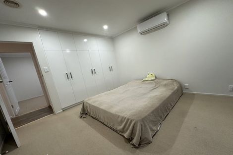 Photo of property in 141 Gossamer Drive, Pakuranga Heights, Auckland, 2010