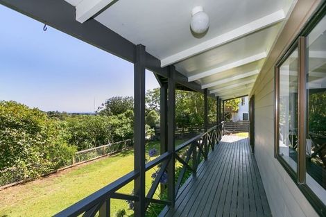 Photo of property in 3 Lindaver Grove, Merrilands, New Plymouth, 4312