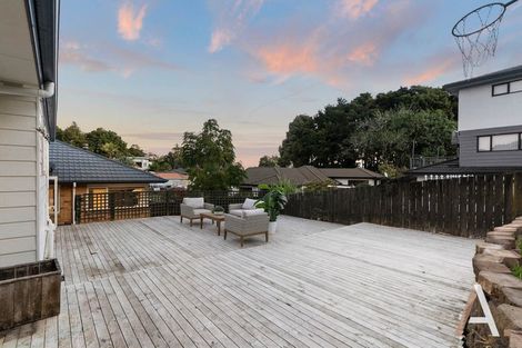 Photo of property in 17 De Havilland Drive, Goodwood Heights, Auckland, 2105