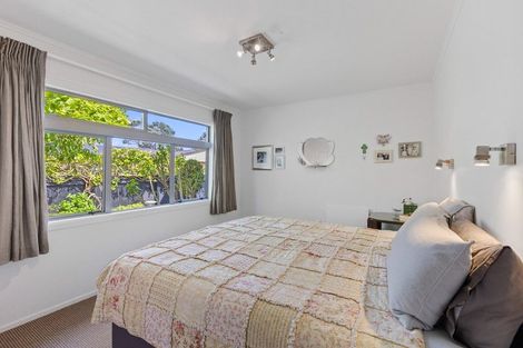 Photo of property in 8 Blenheim Place, Vogeltown, New Plymouth, 4310