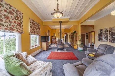 Photo of property in 37 Charlotte Street, Takapau, 4203