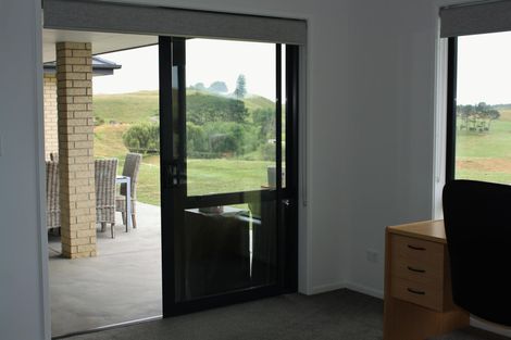 Photo of property in 23 Bird Road, Otaua, Waiuku, 2682