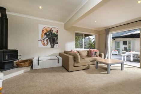Photo of property in 21 Churchouse Road, Greenhithe, Auckland, 0632