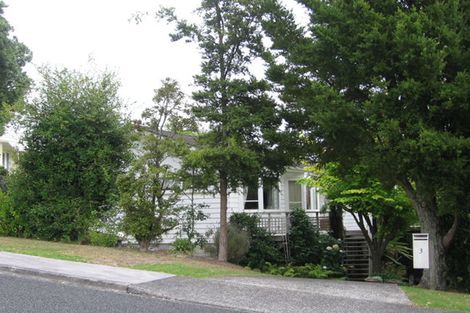 Photo of property in 3 Nea Place, Hillcrest, Auckland, 0627