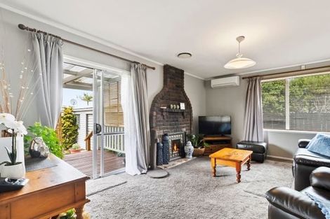 Photo of property in 10 Joshua Place, Weymouth, Auckland, 2103