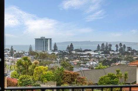 Photo of property in 2 Ashburn Close, Orewa, 0931
