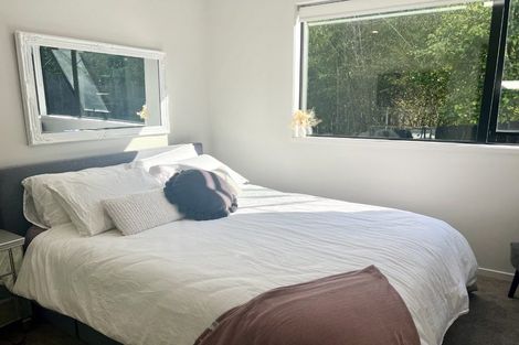 Photo of property in 4/37 Camelot Place, Glenfield, Auckland, 0629