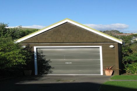 Photo of property in 17 Ronald Woolf Place, Churton Park, Wellington, 6037