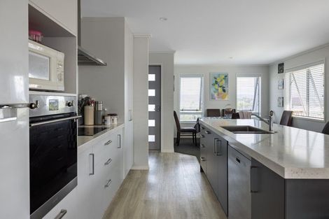 Photo of property in 16 Stingray Drive, Omokoroa, 3114