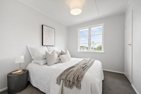 Photo of property in 5 Omega Street, Newlands, Wellington, 6037
