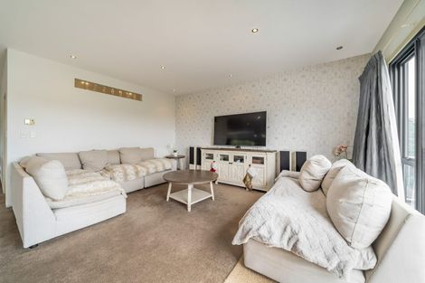 Photo of property in 8a Kiriwai Road, Paremata, Porirua, 5024