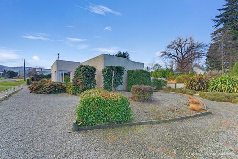 Photo of property in 9 Meadow Street, Lumsden, 9730