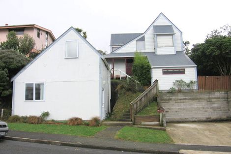 Photo of property in 17 Fitzpatrick Street, Newlands, Wellington, 6037