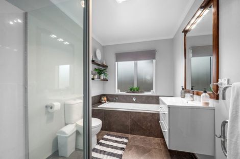 Photo of property in 5 Minerva Avenue, Helensville, 0800