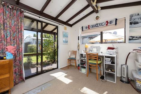 Photo of property in 3 Prudhoe Lane, Northcote, Christchurch, 8052