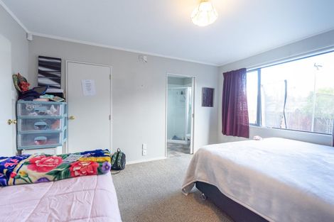 Photo of property in 35 Dalfield Place, Highbury, Palmerston North, 4412