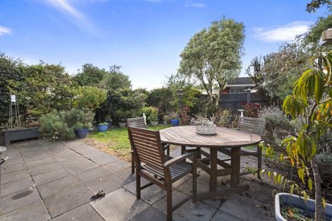 Photo of property in 14 Westmere Place, Takaro, Palmerston North, 4412