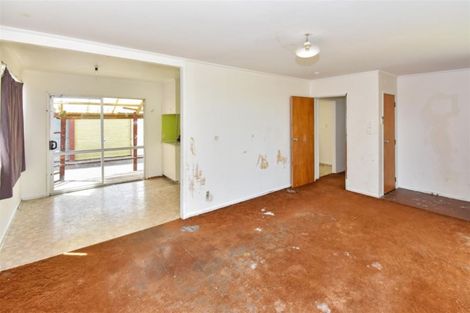 Photo of property in 122 Shifnal Drive, Randwick Park, Auckland, 2105