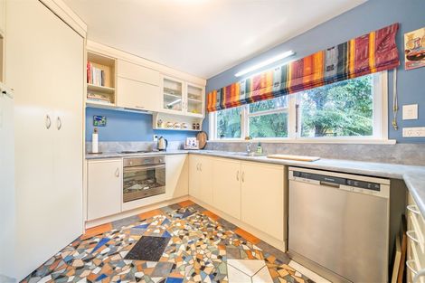 Photo of property in 84 Pinehaven Road, Pinehaven, Upper Hutt, 5019