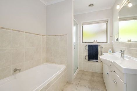 Photo of property in 6 Rivervale Grove, Stanmore Bay, Whangaparaoa, 0932