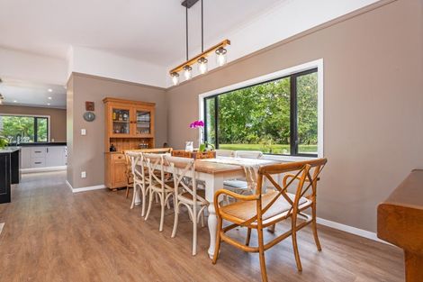 Photo of property in 52 Turitea Road, Fitzherbert, Palmerston North, 4472