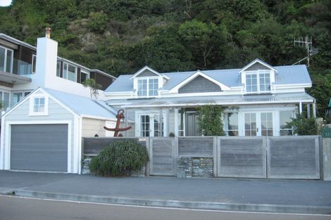 Photo of property in 121 Marine Parade, Seatoun, Wellington, 6022