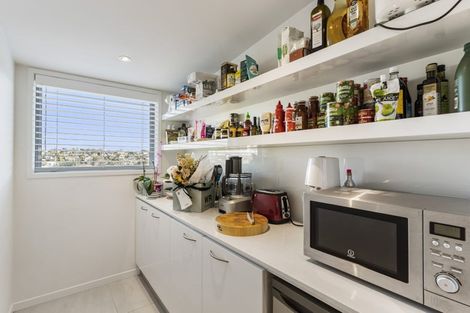 Photo of property in 4a Beach Road, Castor Bay, Auckland, 0620