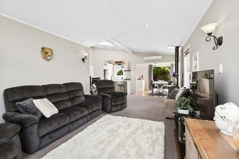 Photo of property in 15 Cherry Blossom Grove, Maungaraki, Lower Hutt, 5010