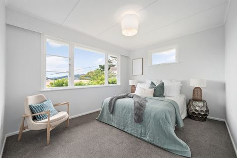 Photo of property in 5 Omega Street, Newlands, Wellington, 6037