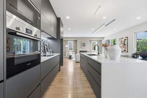 Photo of property in 17a Lake Pupuke Drive, Takapuna, Auckland, 0622