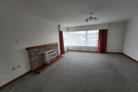 Photo of property in 2 Blenheim Place, Vogeltown, New Plymouth, 4310