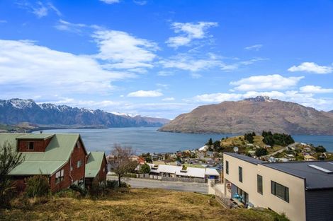 Photo of property in 9 Caples Place, Fernhill, Queenstown, 9300