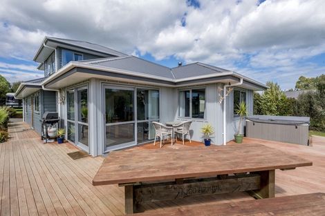 Photo of property in 53 Ohau Terraces, Ohau, Levin, 5570