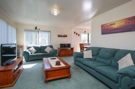 Photo of property in 15 Peterhouse Place, West Harbour, Auckland, 0618