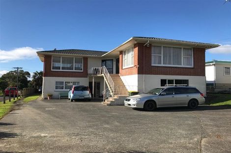 Photo of property in 86 Royal View Road, Te Atatu South, Auckland, 0610